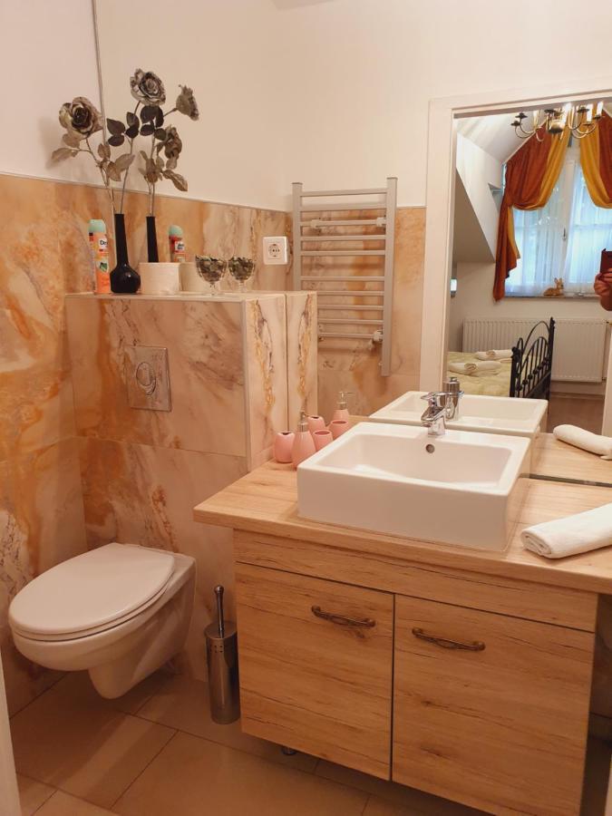 Karmelita Boutique Apartman Šoproň Exteriér fotografie