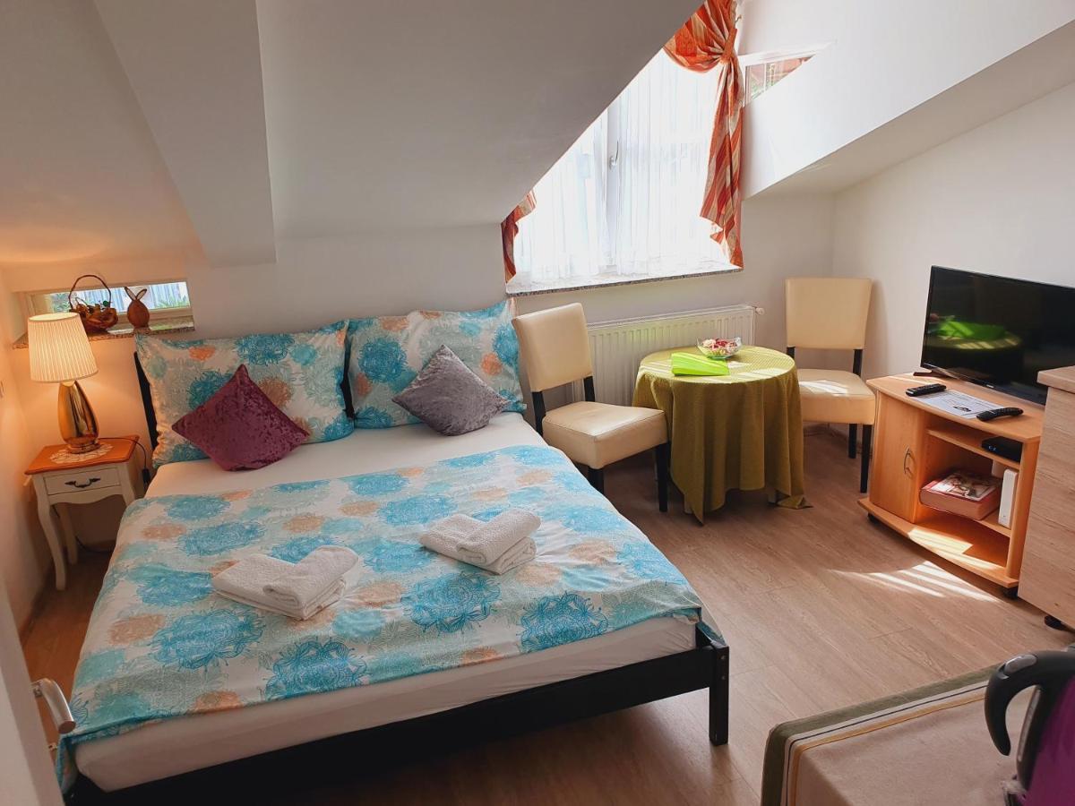 Karmelita Boutique Apartman Šoproň Exteriér fotografie
