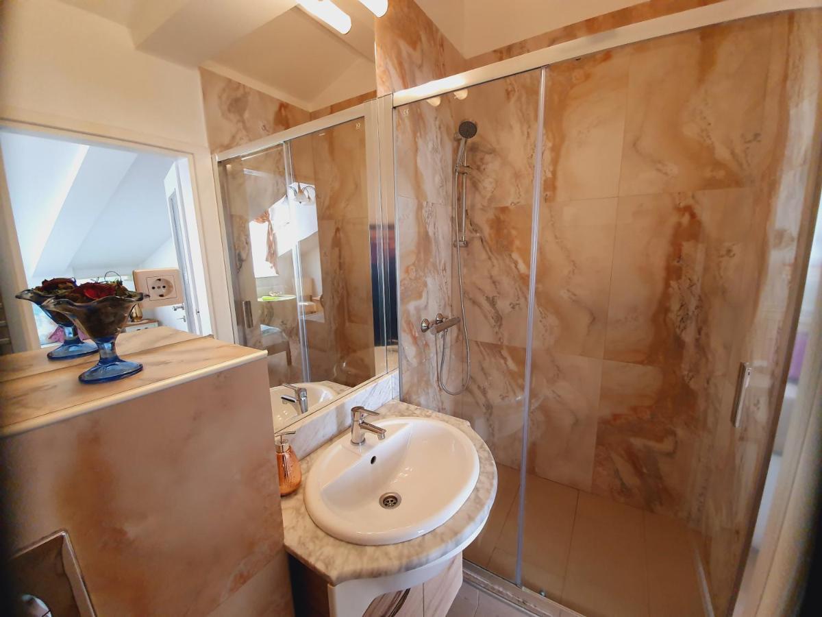 Karmelita Boutique Apartman Šoproň Exteriér fotografie