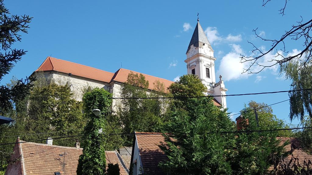 Karmelita Boutique Apartman Šoproň Exteriér fotografie