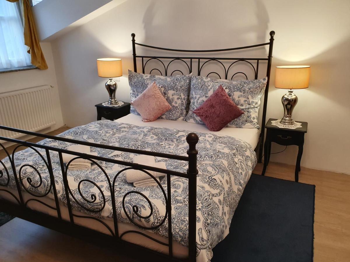 Karmelita Boutique Apartman Šoproň Exteriér fotografie