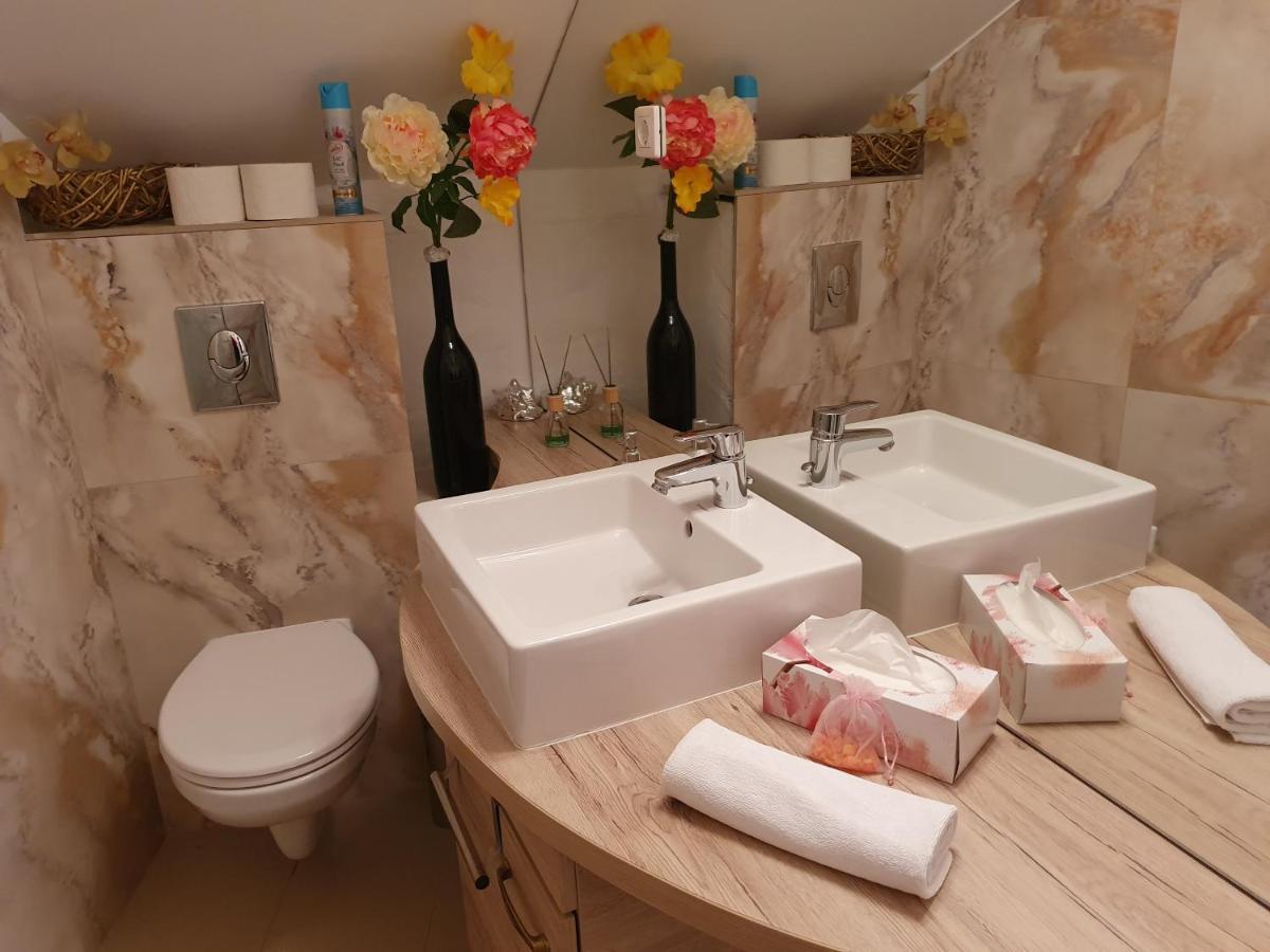 Karmelita Boutique Apartman Šoproň Exteriér fotografie